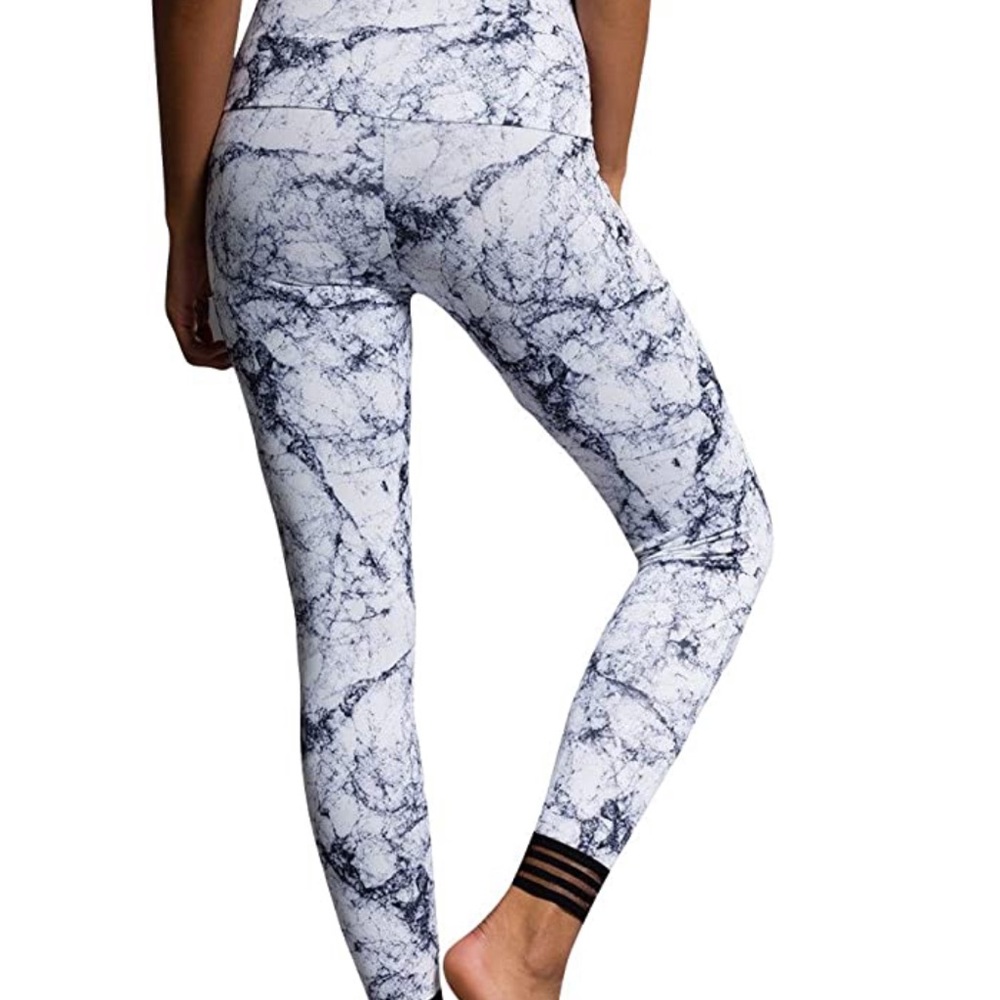 ONZIE Ritz Yoga Midi-Capri 🤩 - Picture 2 of 7